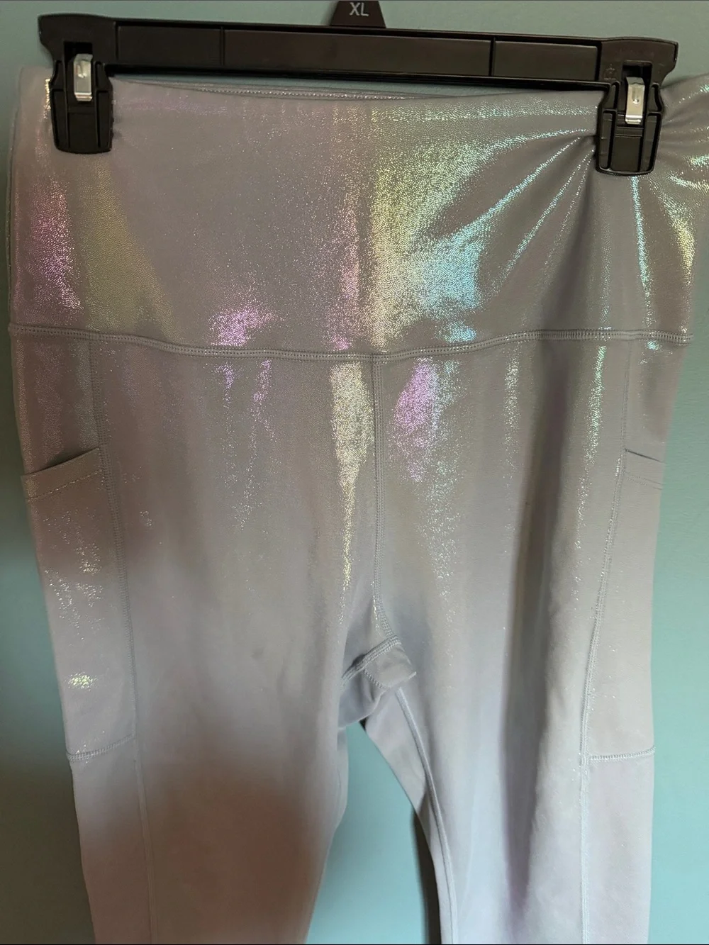 Women Iridescent Light Purple Active Leggings with Side Pockets never worn
